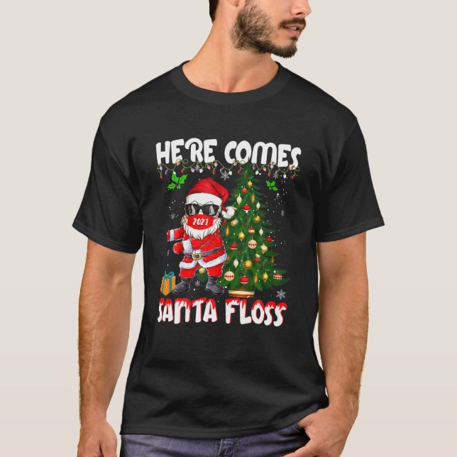 Camiseta Aqui Vem Papai Noel Flores Luzes Flores Árvores Da (Frente)