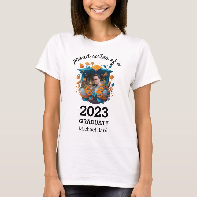 Camiseta Arch Photo Proud Sister of 2023 Formando T-Shirt (Frente)