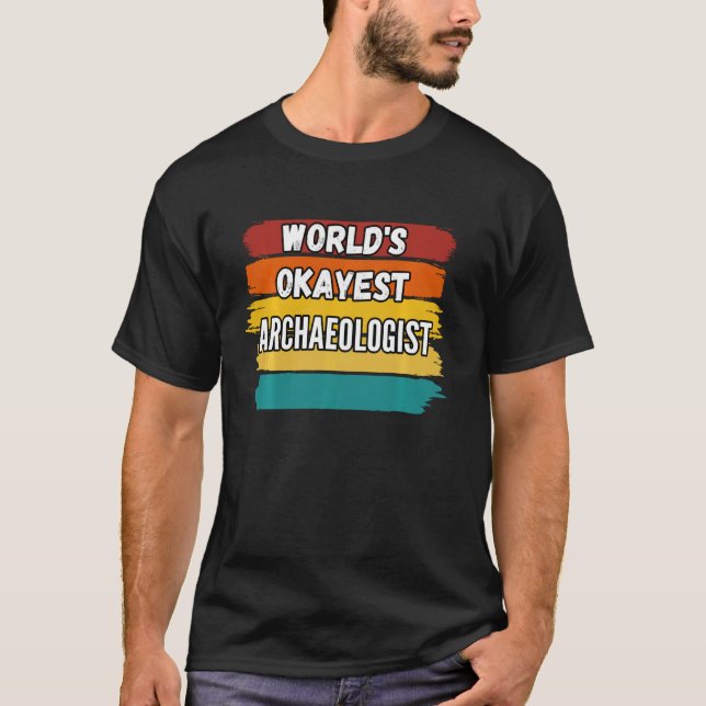 Camiseta Archaeologist  World S Okayest Archaeologist (Frente)