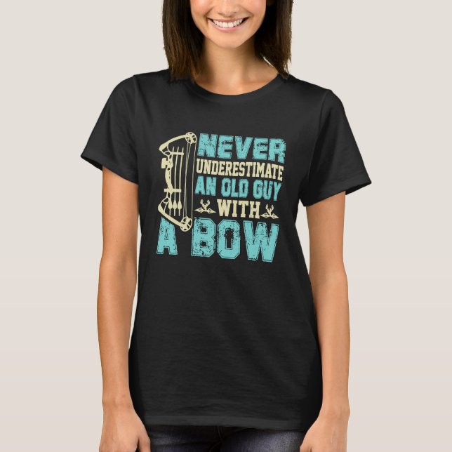 Camiseta Archery Never Underestimate An Old Guy With A Bow  (Frente)