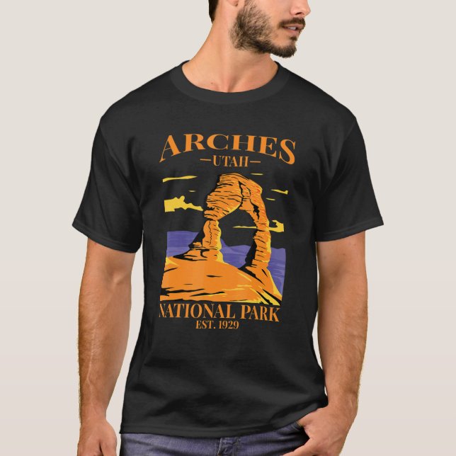Camiseta Arches National Park Hiking Utah Vacation (Frente)