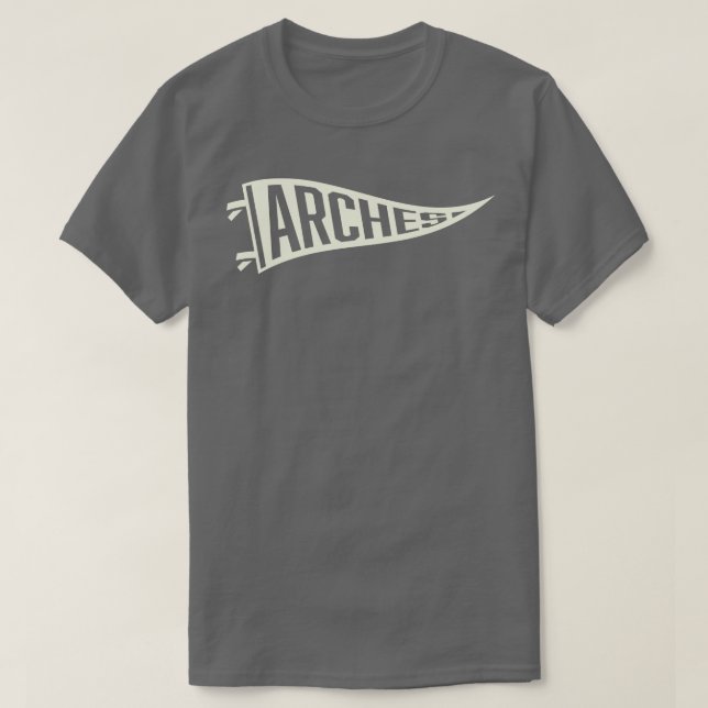 Camiseta Arches National Park Pennant Tan (Frente do Design)
