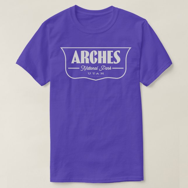 Camiseta Arches National Park Shield Tan (Frente do Design)