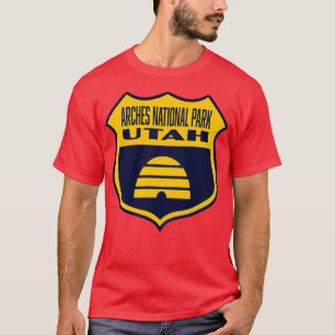 Camiseta Arches National Park Utah Retro Flag Shield Amarel