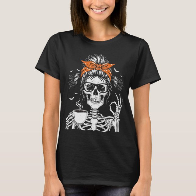 Camiseta Arco de Halloween do Skeleton Messy Bun Bebendo (Frente)