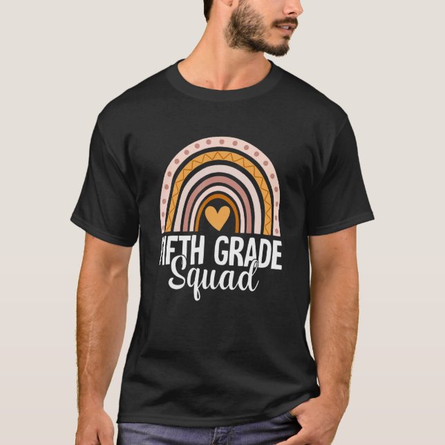 Camiseta Arco-Íris 5º ano de volta à equipe escolar 5 (Frente)