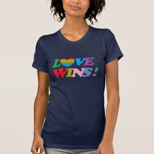 Camiseta Arco-íris Amor Vence Coração LGBT