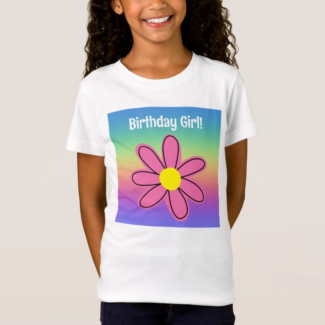 Camiseta Arco-Íris com Garota de Aniversário Flor Rosa (Frente)