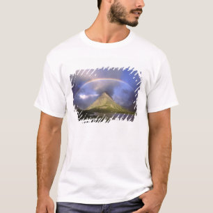 Camiseta Arco-íris completo e céu tempestuoso sobre Grinnel