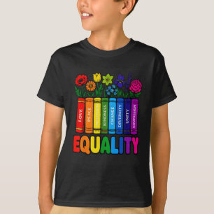 Camiseta Arco-íris da igualdade livros e flores amor paz