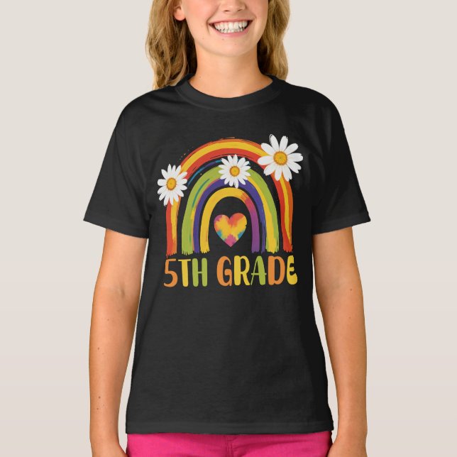 Camiseta Arco-íris do 5º ano de volta ao 5 escolar (Frente)
