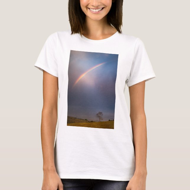 Camiseta Arco-íris e paisagem da árvore (Frente)