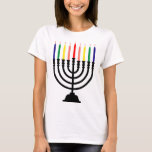 Camiseta Arco-íris Menorah de Chanukah<br><div class="desc">Características que deste design um chanukiah (menorah de Hanukkah) se encheu com um arco-íris das velas. Desejando lhe um Chanukah enchido com a luz!</div>