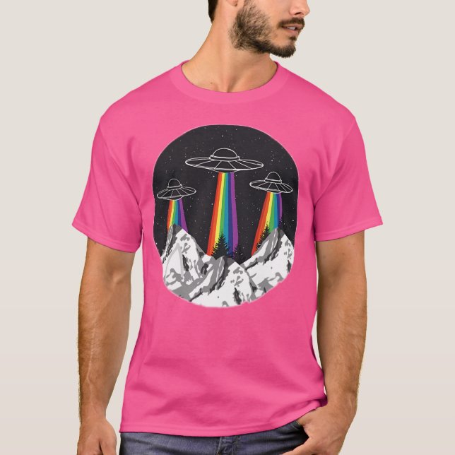 Camiseta Arco-Íris Montagens Aliens Espaco (Frente)