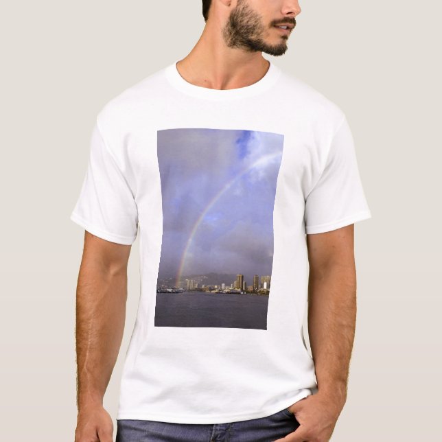 Camiseta Arco-íris sobre Honolulu, Havaí, EUA (Frente)