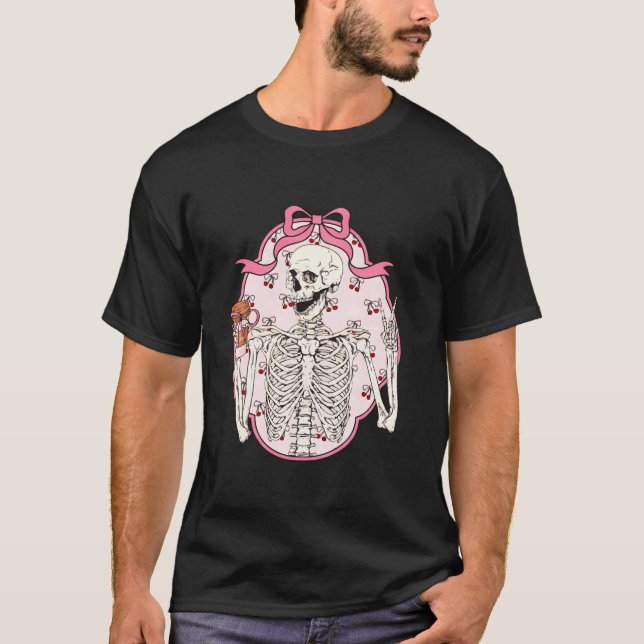 Camiseta Arco Skeleton Bebendo Café Coquette Pink Cherry (Frente)