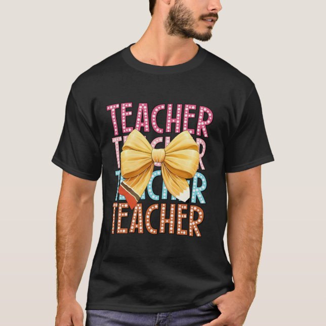 Camiseta Arcos De Coquette A Vida Do Professor De Volta Ao  (Frente)