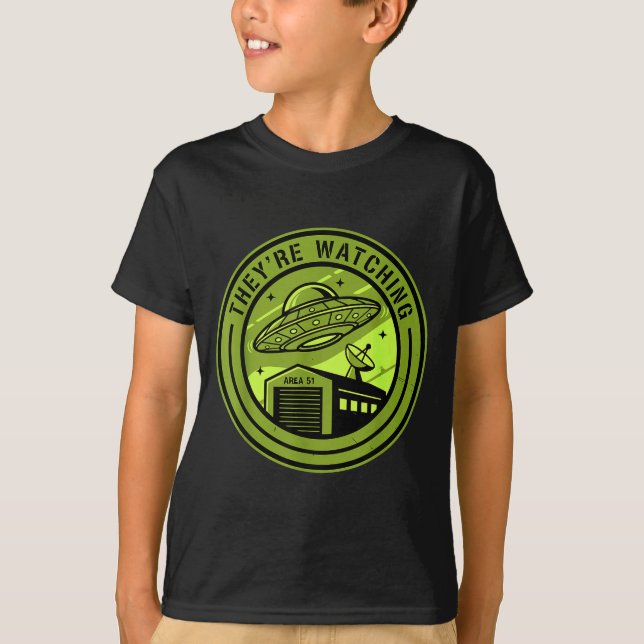 Camiseta Area 51 They're Watching Alien Believer Batch Ufo  (Frente)