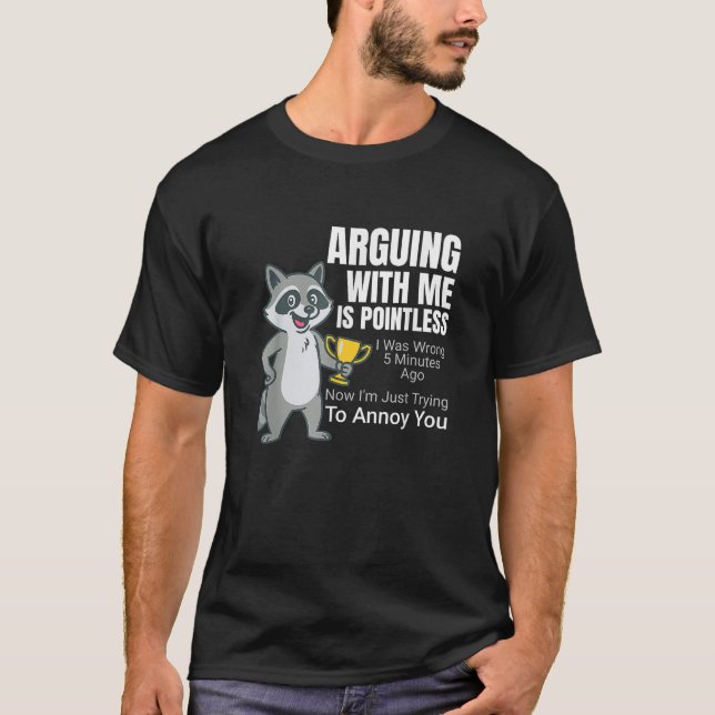 Camiseta Arguing With Me Is Pointless Cartoon Raccoon Snark (Frente)