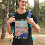Camiseta Arizona do Parque Nacional do Grand Canyon, em des<br><div class="desc">Grande Canyon vetor trabalho de arte design. O parque abriga grande parte do imenso Grand Canyon,  com suas bandas em camadas de rocha vermelha revelando milhões de anos de história geológica.</div>