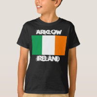 Arklow, Irlanda com bandeira da Irlanda Crianças