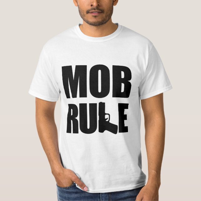 Camiseta Arma de Mão da Regra Mob (Frente)