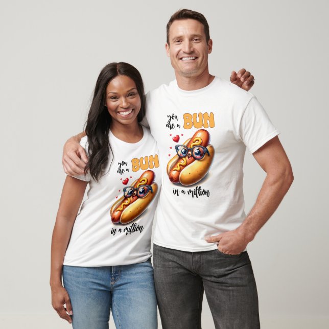 Camiseta Arma em um Milhão de Hotdog Punny Engraçado Namora (Unissex)