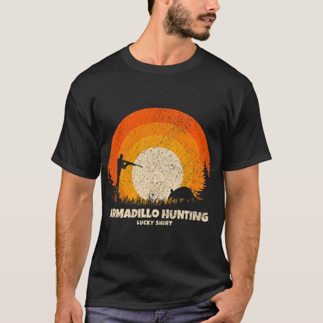 Camiseta Armadillo Hunter Lucky Charm Armadillo Hunting (Frente)