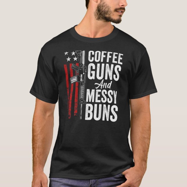 Camiseta Armas De Café E Armas De Buns Mensageiros Ar15 Arm (Frente)