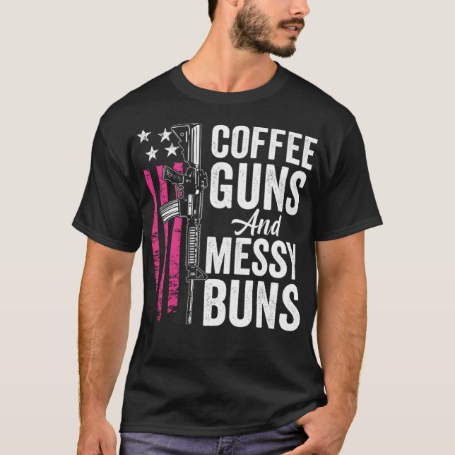 Camiseta Armas De Café E Armas Mensais - Rosa AR15 EUA Funn (Frente)