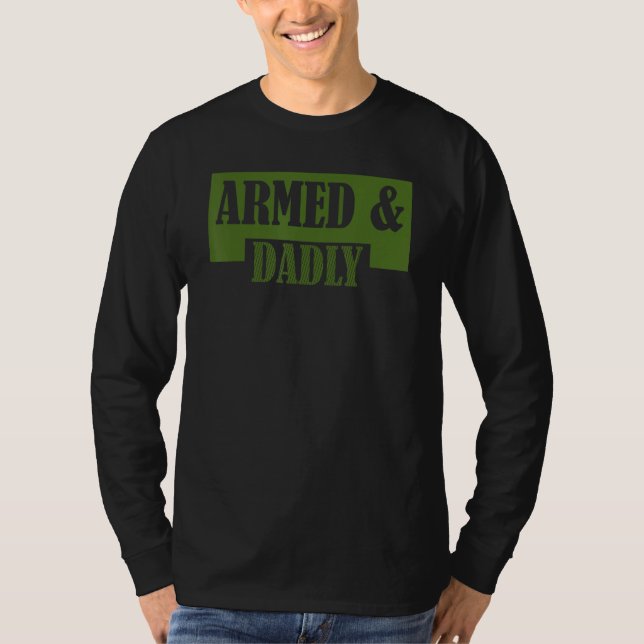 Camiseta Armed And Dadly  Deadly Father Father s Day (Frente)