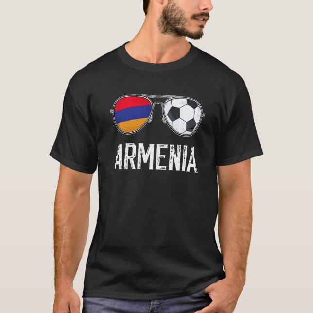 Camiseta Armênia Flag & Football Sunglass Ventilador Armêni (Frente)