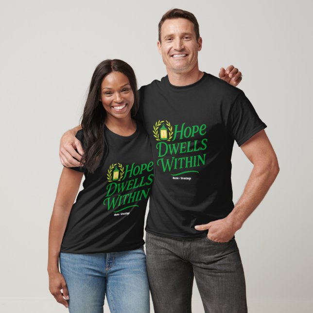 Camiseta Aro de Lanterna Inspiradora Hope Dwells Within (Unissex)