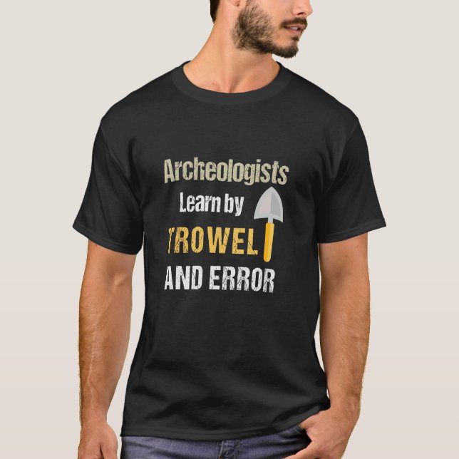 Camiseta Arqueólogo aprende por engano, trowe de arqueologi (Frente)