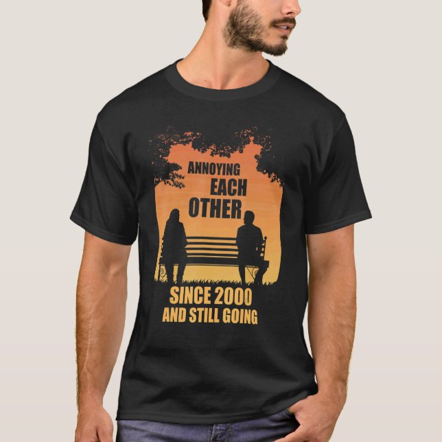 Camiseta Arruinando-Se Desde 2000 E Ainda Indo Sol (Frente)