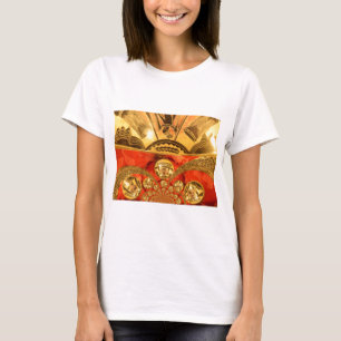 Camiseta Arte Cultural Africana: Design Vermelho Ouro Rico