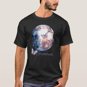 Camiseta Arte de Aquarela Lua e Borboletas Gratidão Desi