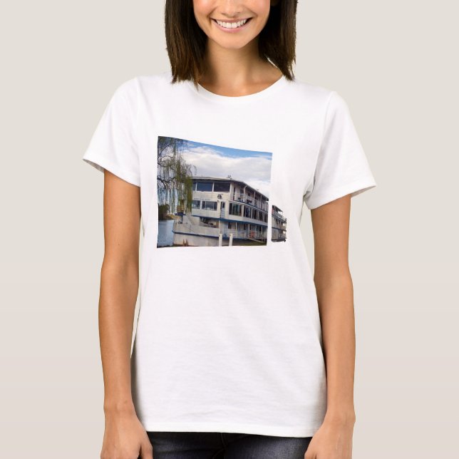 Camiseta Arte de Barco de Rio Saltando (Frente)