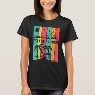 Camiseta Arte de Caligrafia Árabe Islâmica Mesmo Um Sorriso