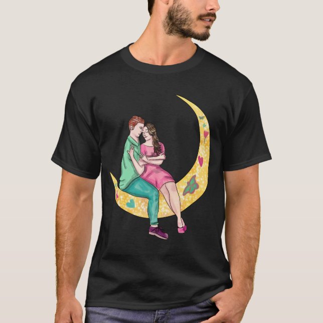 Camiseta Arte De Casal Surreal Sentada Na Lua (Frente)