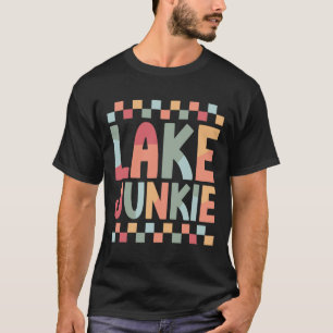 Camiseta Arte de Férias de Barco no Lago para Homens e Mulh