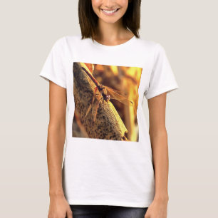 Camiseta Arte de Insetos de Dragonfly Vermelha Elegante