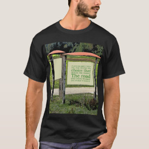 Camiseta Arte de Letreiro de Madeira Minimalista ao Ar Livr