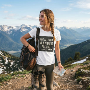Camiseta Arte de Montanha Nem Todos que Vagueiam Estão Perd