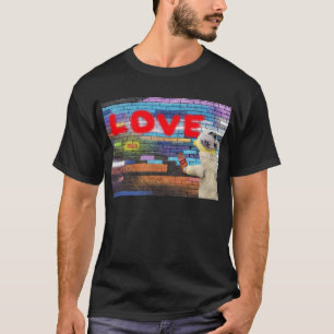 Camiseta Arte de parede com grafite de amor. 