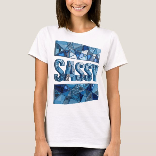 Camiseta Arte de Texto 3D Azul Nítido SASSY (Frente)