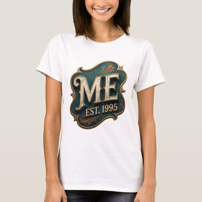 Camiseta Arte de texto 3D Bold Gold ME EST 1995 (Frente)