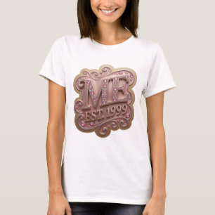 Camiseta Arte de Texto 3D em Ouro Moderno ME EST 1999