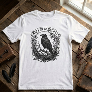 Camiseta Arte Sombria Acadêmica Intrincada em Escrita Gótic