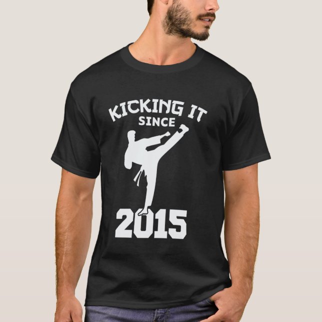 Camiseta Artes Marciais de Karatê Clássico Chutando desde 2 (Frente)